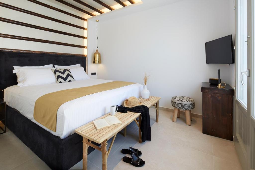 Phos The Boutique — Hotel rooms in Akrotiri, South Aegean