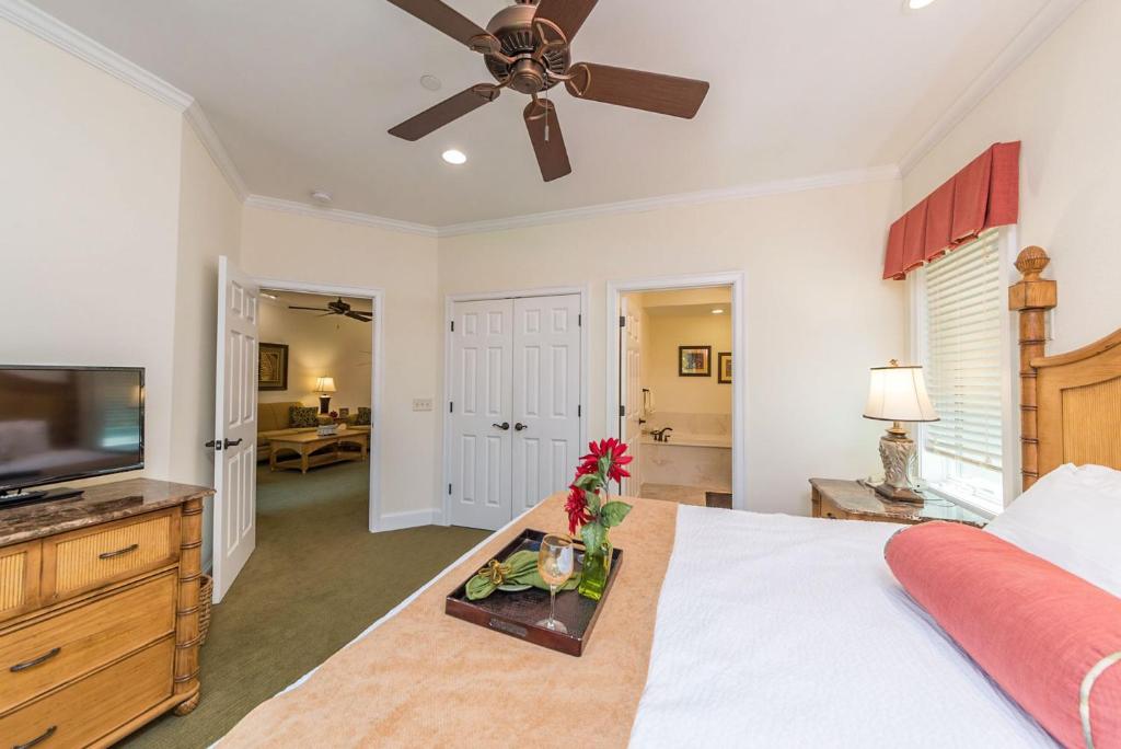 Shared lounge/TV area