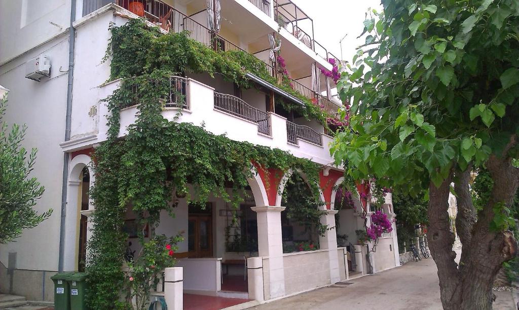 Beachfront Apartments SINAJKO photo