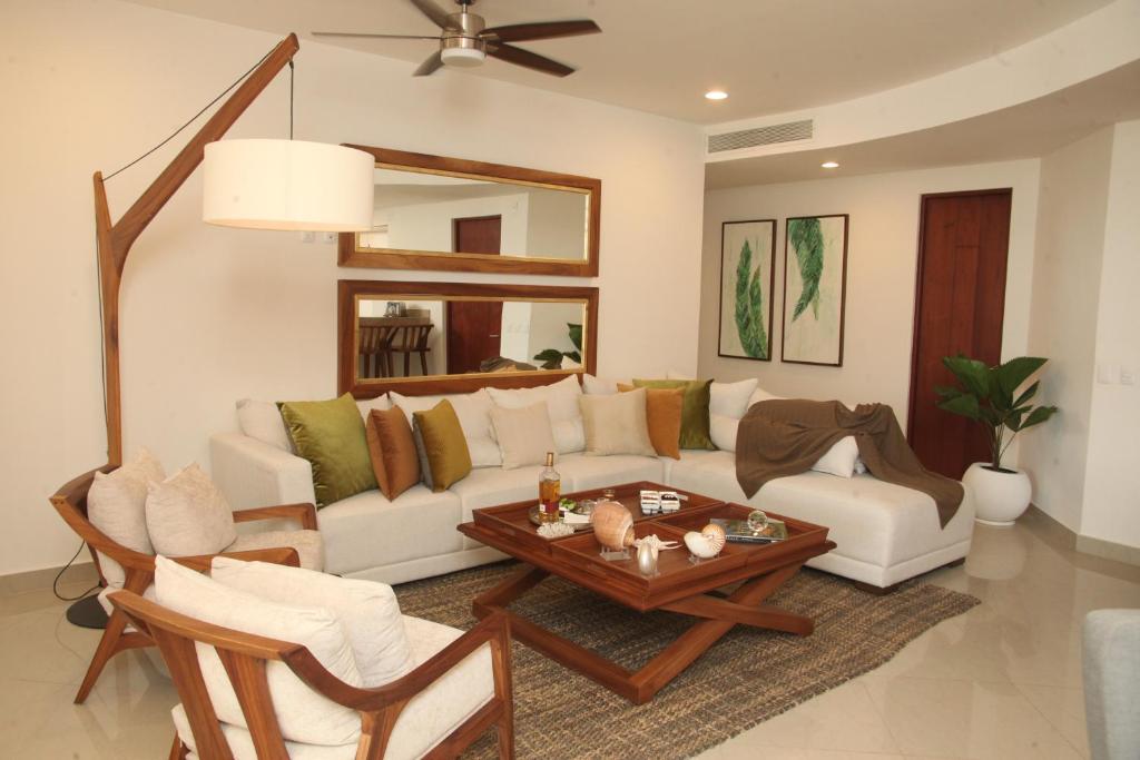 Beachfront at Las Gavias Grand 216, Mazatlán