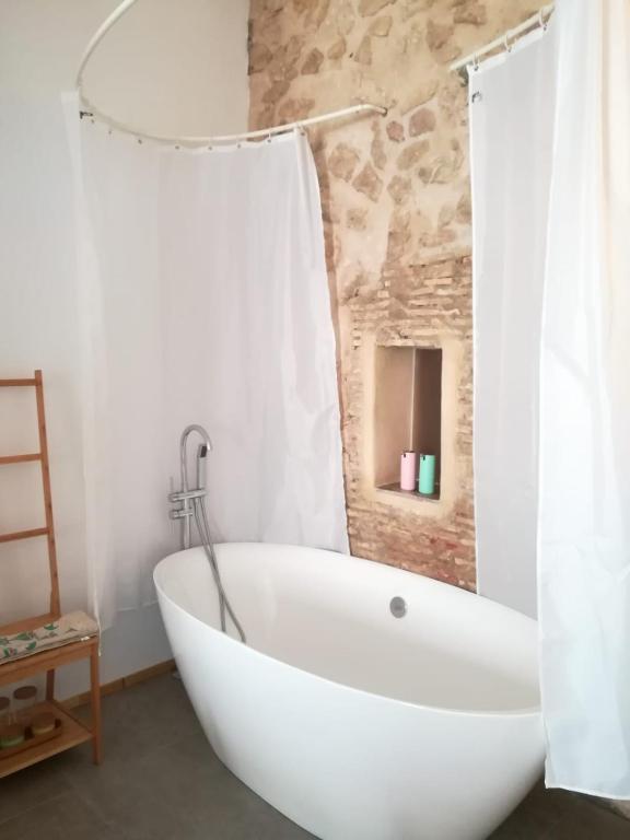 Suite Independiente de 45 m2 con Bañera en Pleno Casco Viejo - 2