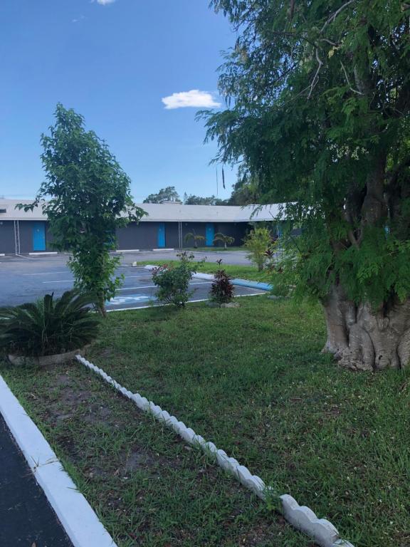 Bay Breeze Inn Bradenton Downtown photo