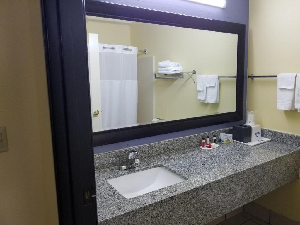 Days Inn By Wyndham Mauldin/greenville Photo 3