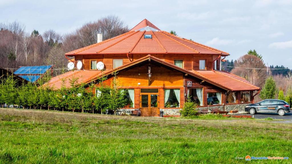 Pensiunea Casa Zmeilor — Hotel in Simbata De Sus