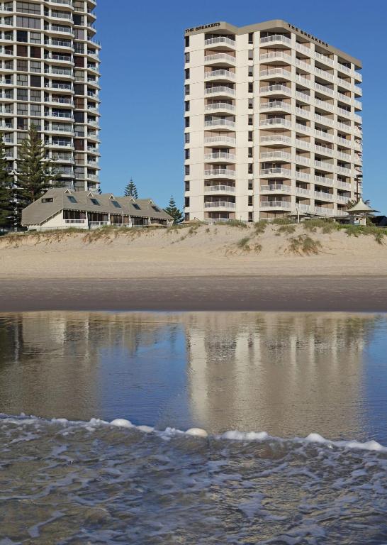 The Breakers Holiday Apartments photo