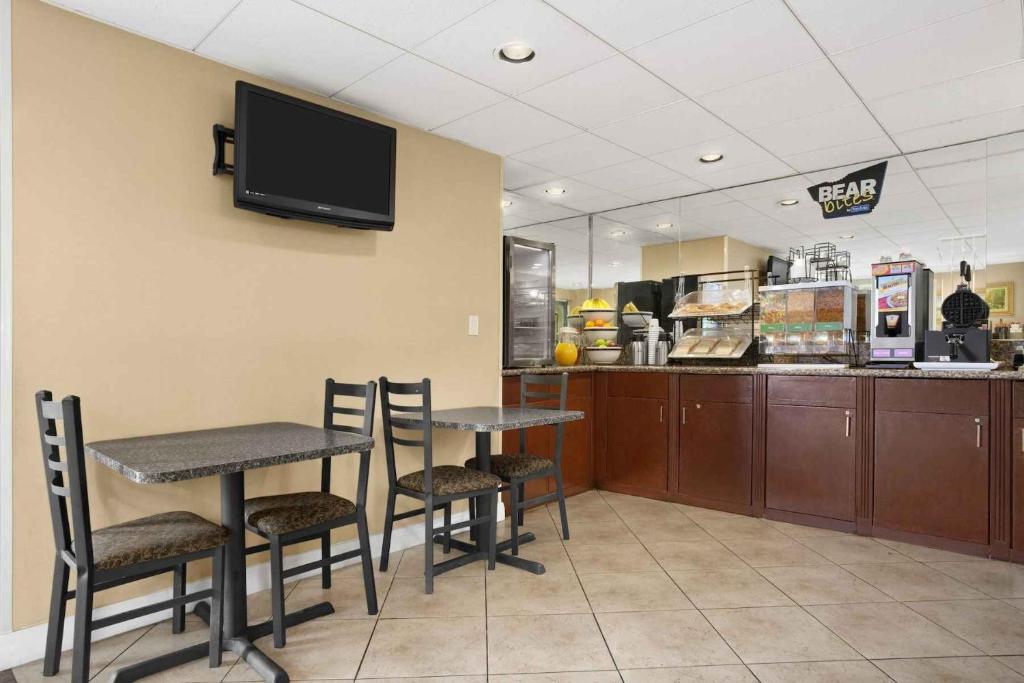 Travelodge Inn & Suites By Wyndham Gardena Ca Photo 8