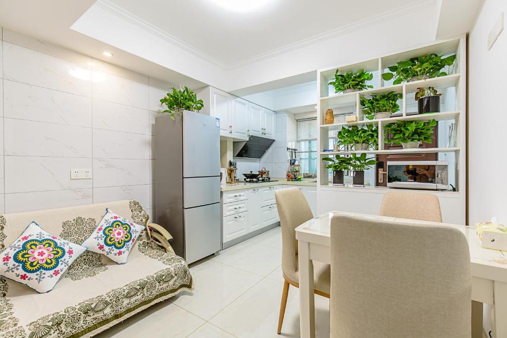 Apartments in Hangzhou, China price from 32, reviews of Hotels