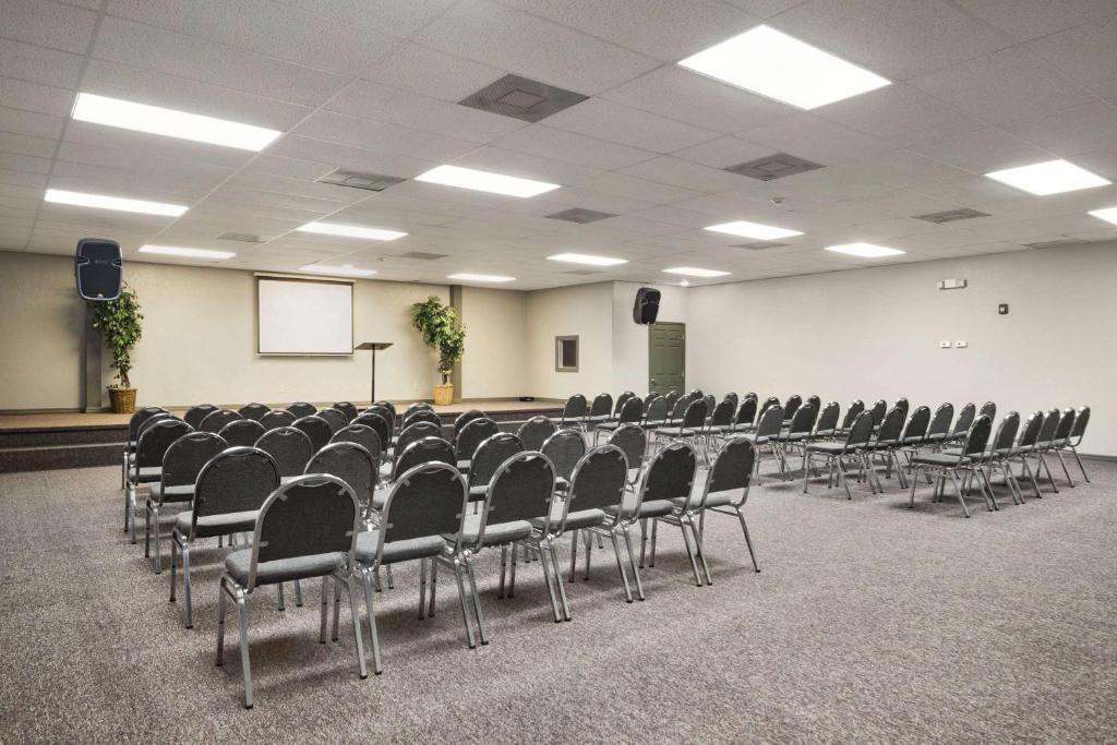 Howard Johnson By Wyndham Winter Haven Fl Photo 7