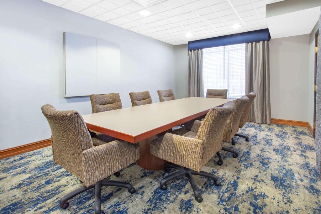 Wingate by Wyndham Indianapolis Airport Plainfield photo