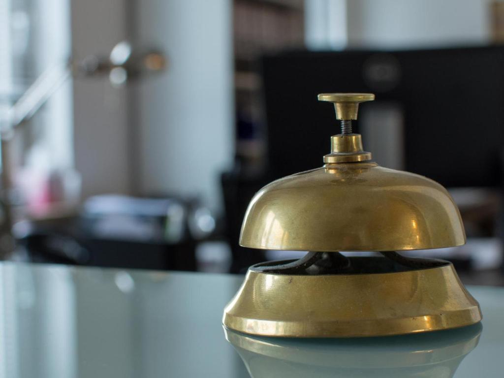 Front desk [24-hour]