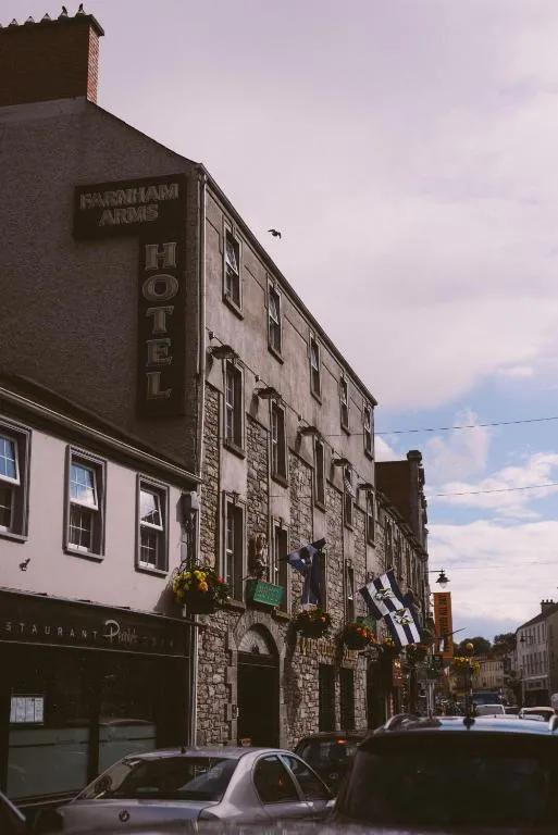 The Farnham Arms Hotel, hotel in Cavan