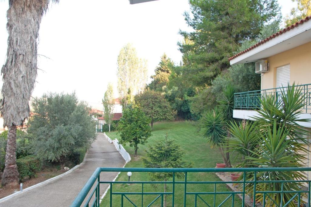 Oasis Olympia Apartments photo