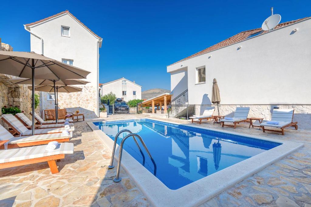 Villa Trau d`oro — Hotel in Trogir