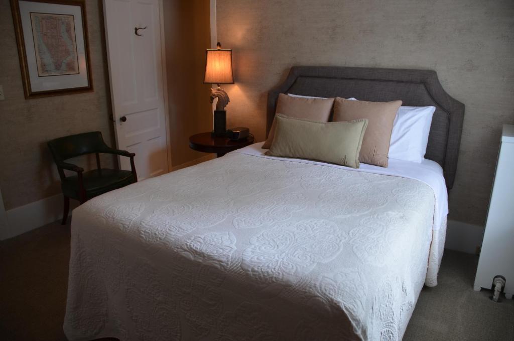 Maplewood Hotel photo