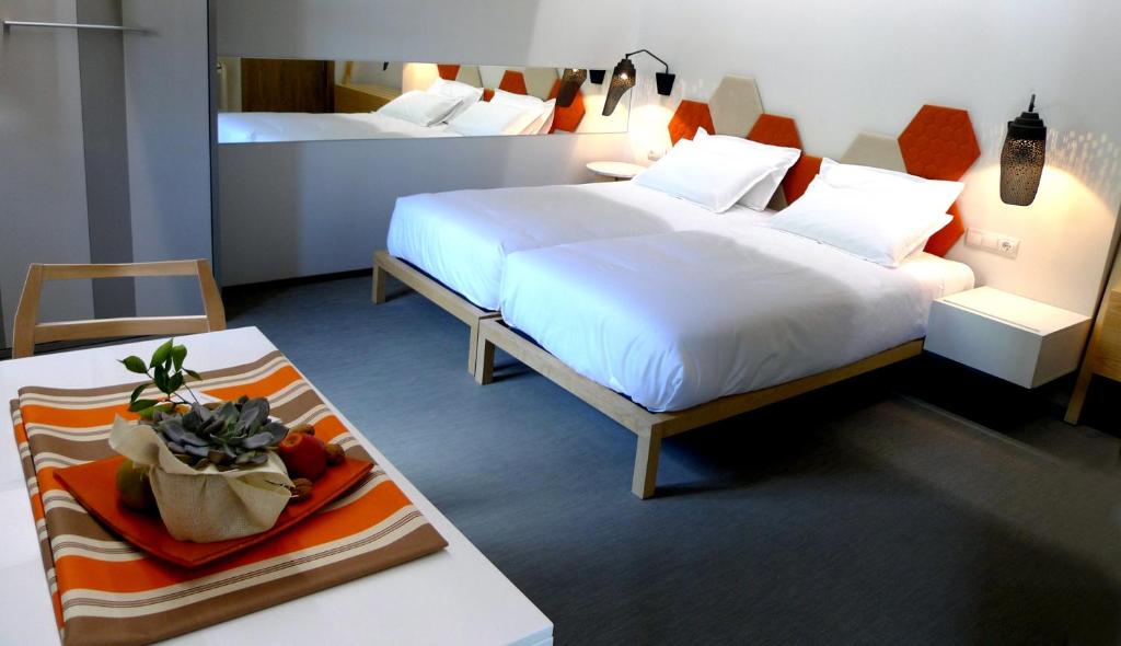 Blanco Apartamentos Turisticos — Hotel in Santiago De Compostela