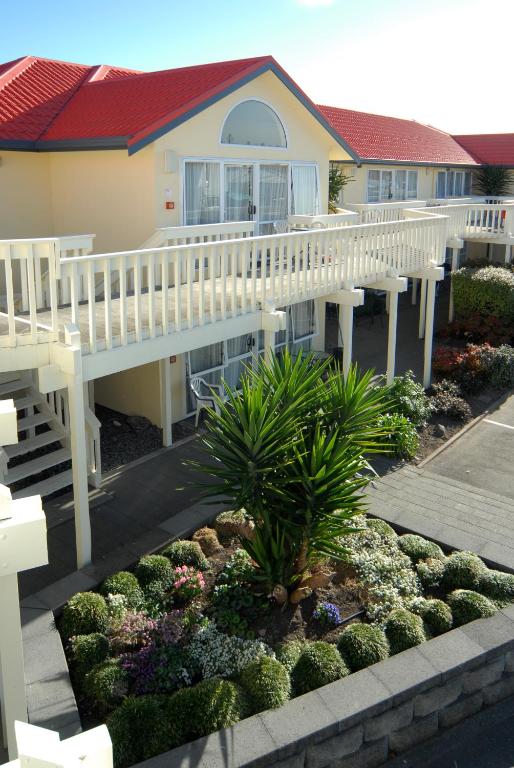 บีเค ฟาวเท่นคอร์ต มอเตอร์อินน์ (BK's Fountain Court Motor Inn)