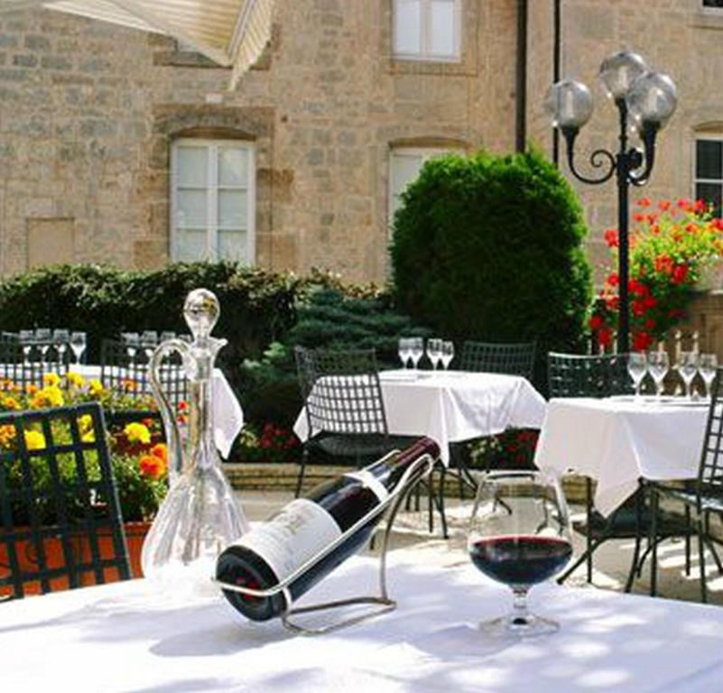 Logis Hotel Le Cheval Blanc photo