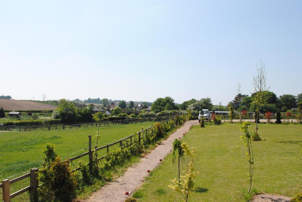 The Little John Petite Cosy Cabin Sleeps 2 Near Sherwood Forest at Fairview Farm Nottingham set in 8 photo