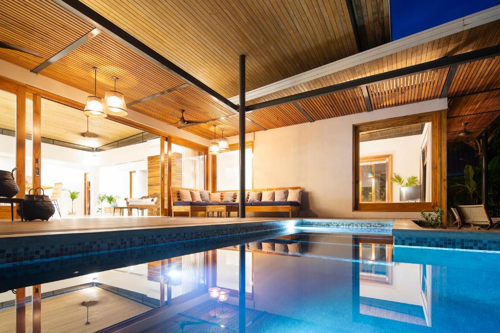 Luxury Beachfront Villa Akoya photo