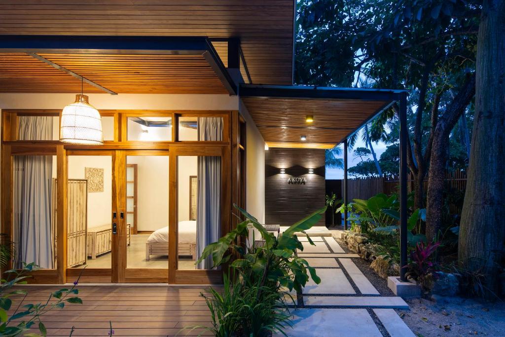 Luxury Beachfront Villa Akoya photo