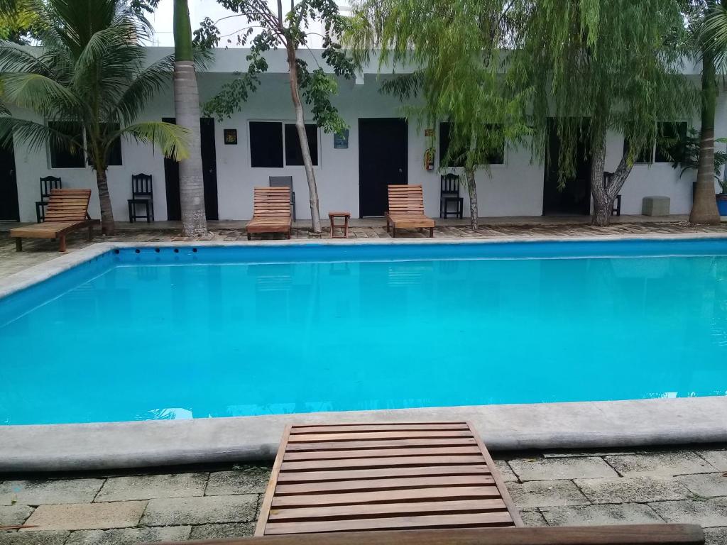 Swimming pool