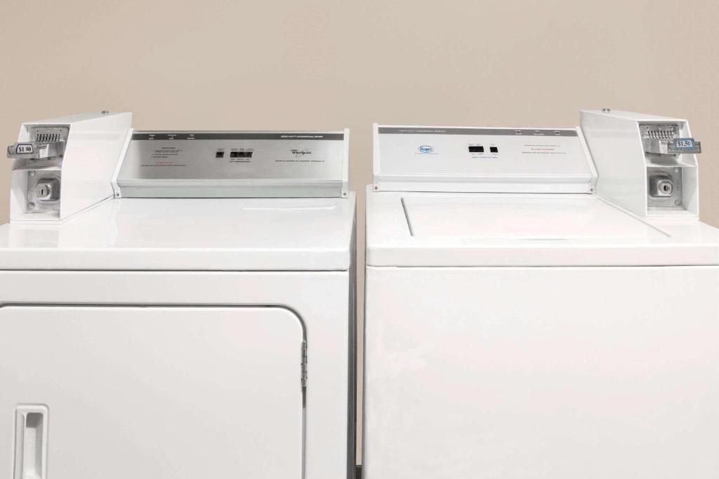 Super 8 By Wyndham Bay St. Louis Photo 2