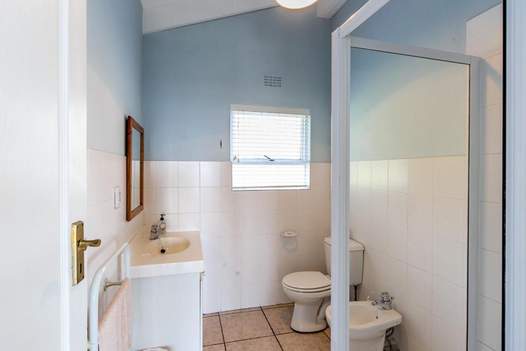 Dolphin Cottage photo