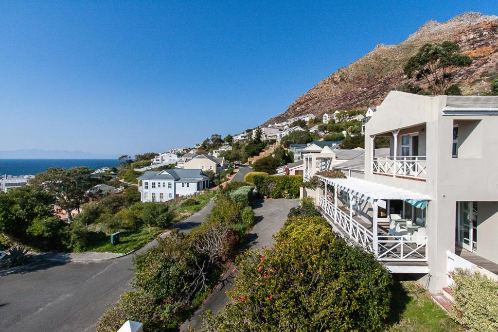 Dolphin Cottage photo