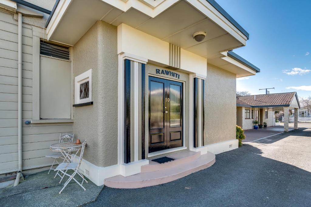 Entrance, Gardner Court Motel in Napier