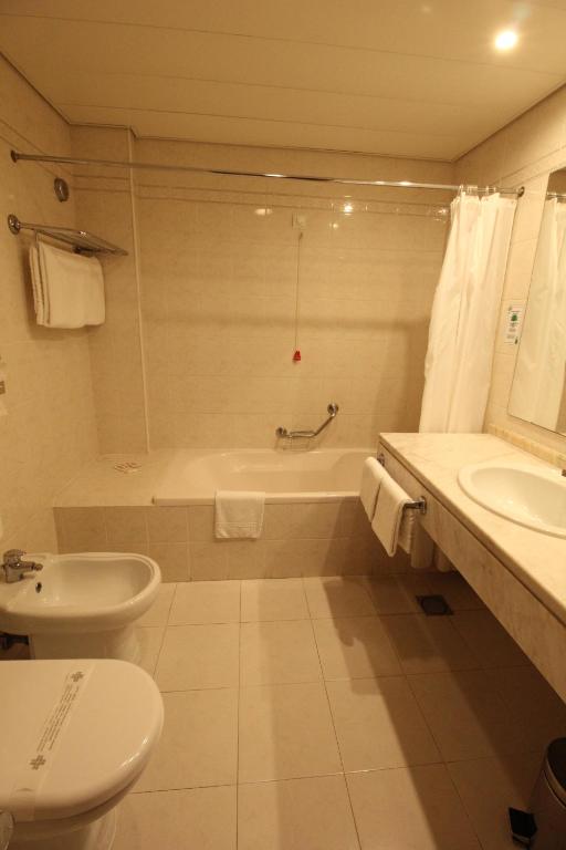Suite Hotel Jardins Da Ajuda — Hotel rooms in Funchal, Madeira