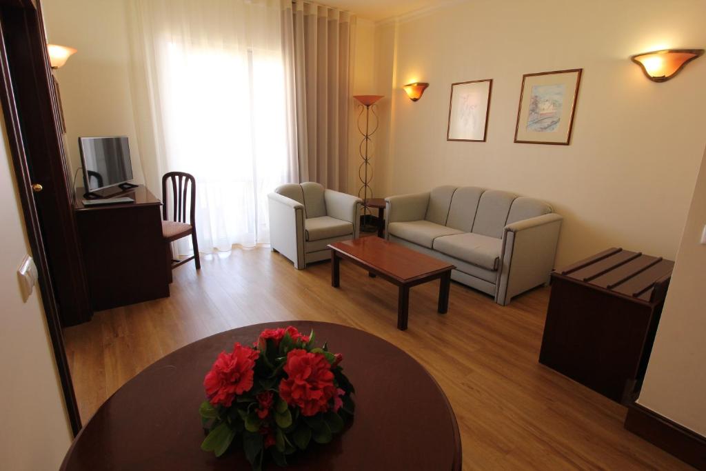 Suite Hotel Jardins Da Ajuda — Hotel rooms in Funchal, Madeira