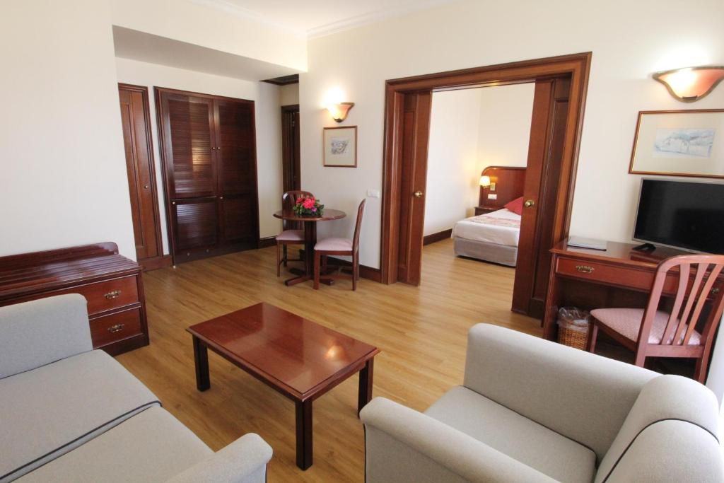 Suite Hotel Jardins Da Ajuda — Hotel rooms in Funchal, Madeira