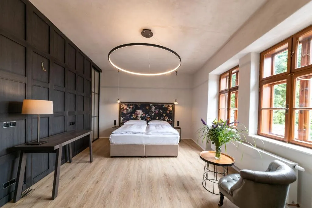 Hotel Clemar，位于兹诺伊莫的酒店