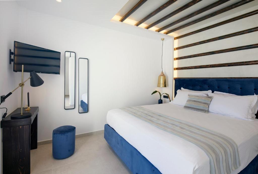 Phos The Boutique — Hotel rooms in Akrotiri, South Aegean