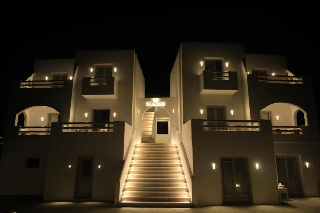 Theasis Luxury Suites, hotel in Skhoinoussa
