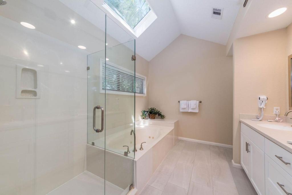 Shower, Coral Reef Resort in Hilton Head Island (SC)