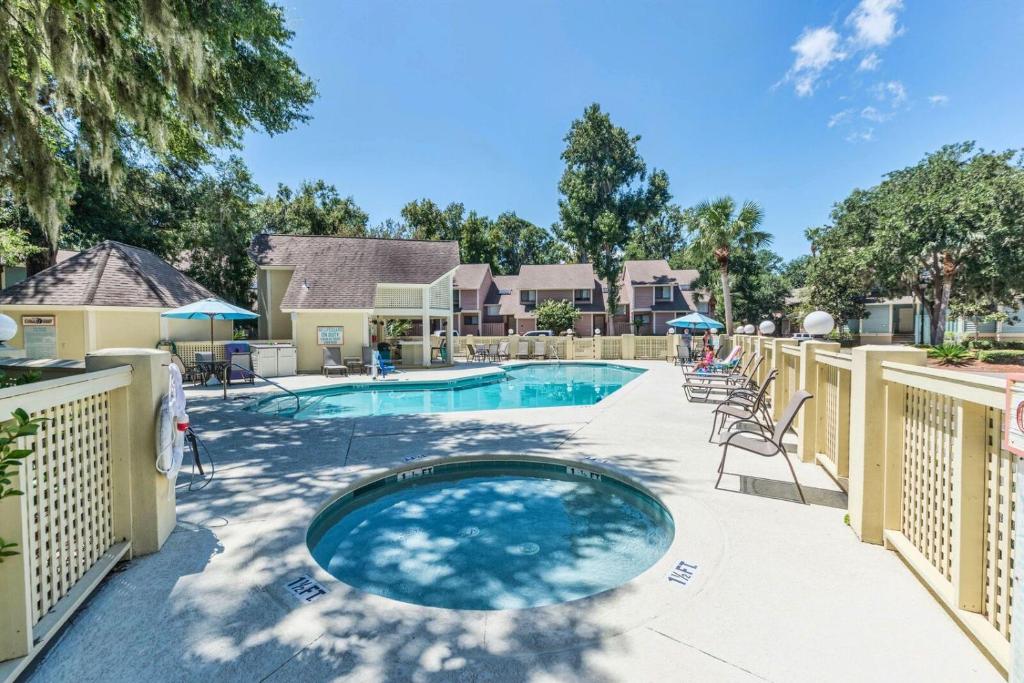 Swimming pool, Coral Reef Resort in Hilton Head Island (SC)