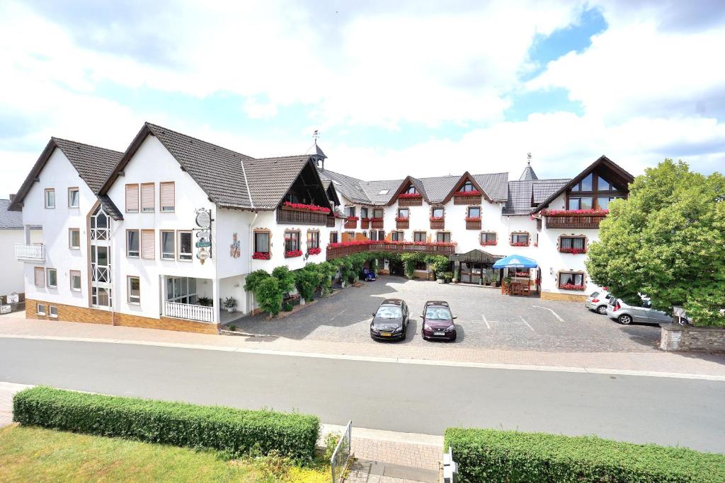 Hotel - Restaurant BERGHOF — Hotel in Berghausen