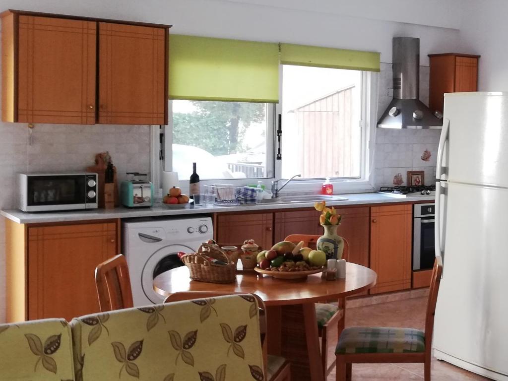 Chriselina Gottage, Pafos