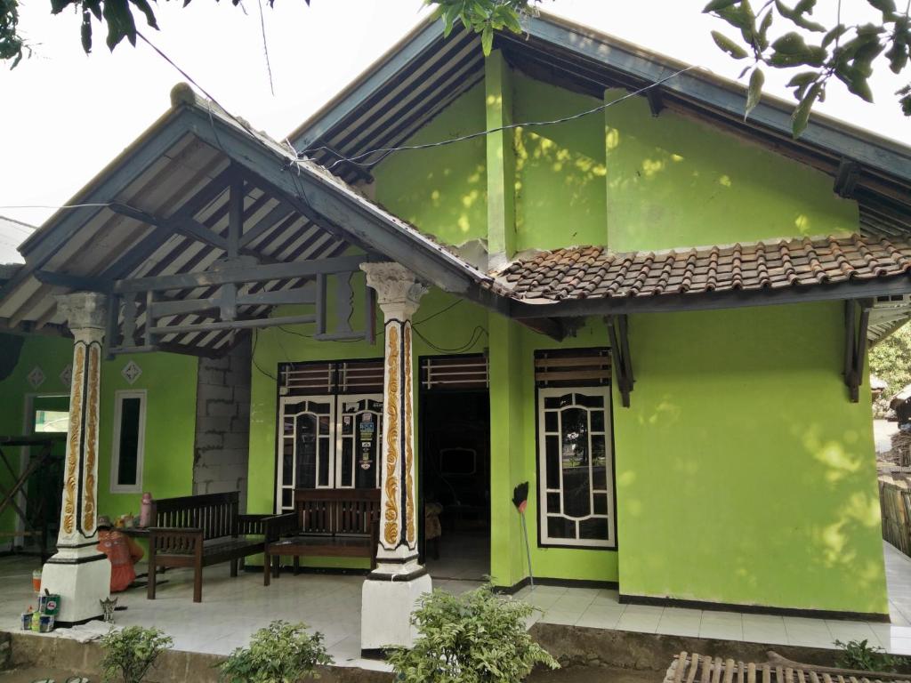 Homestay Ratna In Pelabuhan Ratu Indonesia Wander - 
