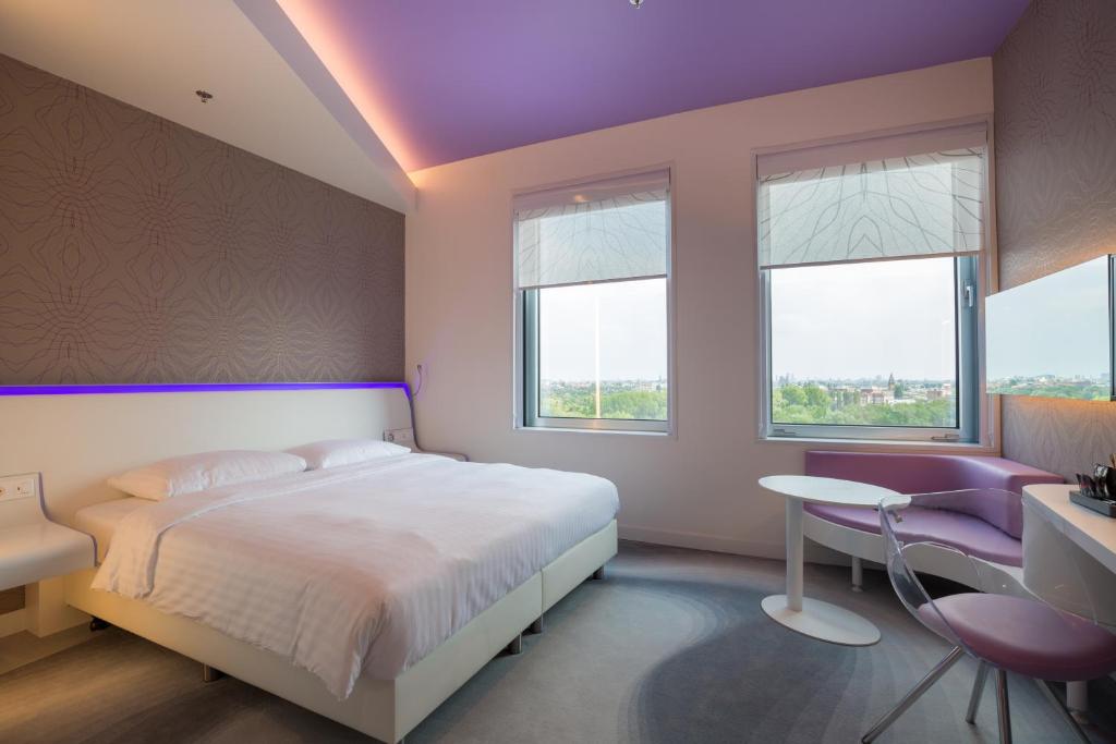 Hotel Room 5