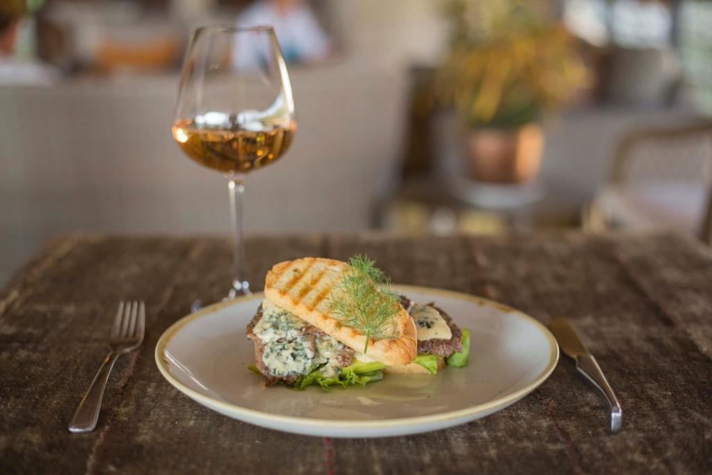 Еда и напитки