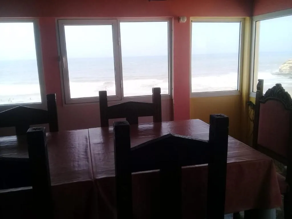 Hôtel La Corniche, hotel in Akhfennirr
