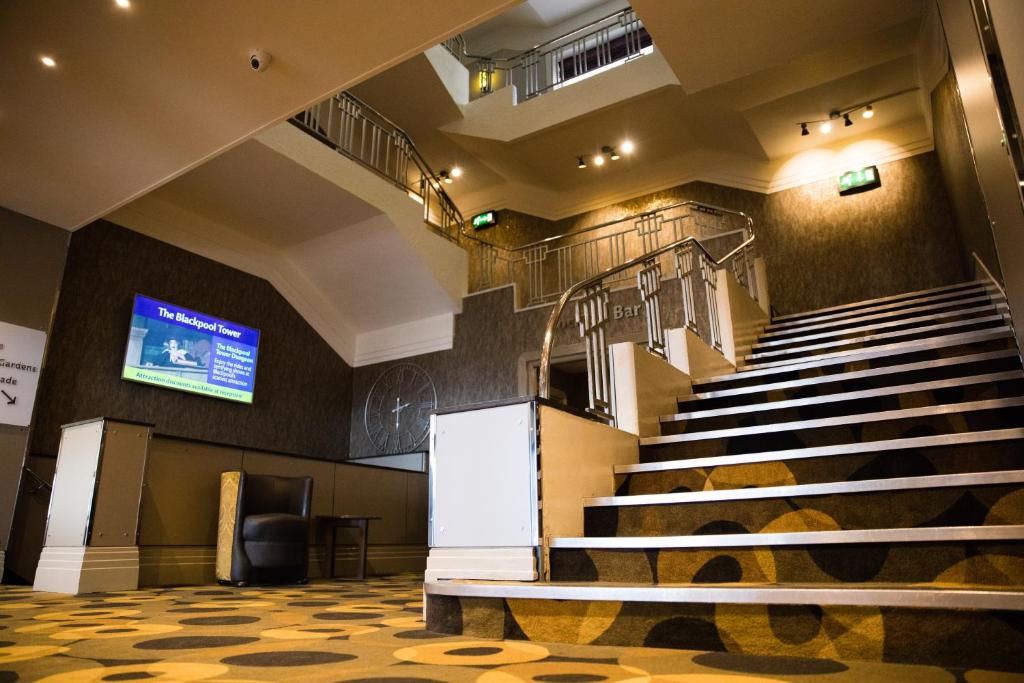 Best Price on Cliffs Hotel in Blackpool + Reviews!