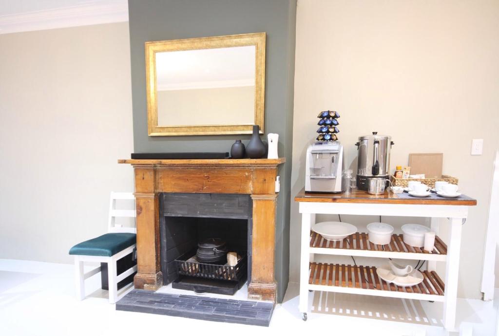 Shared lounge/TV area