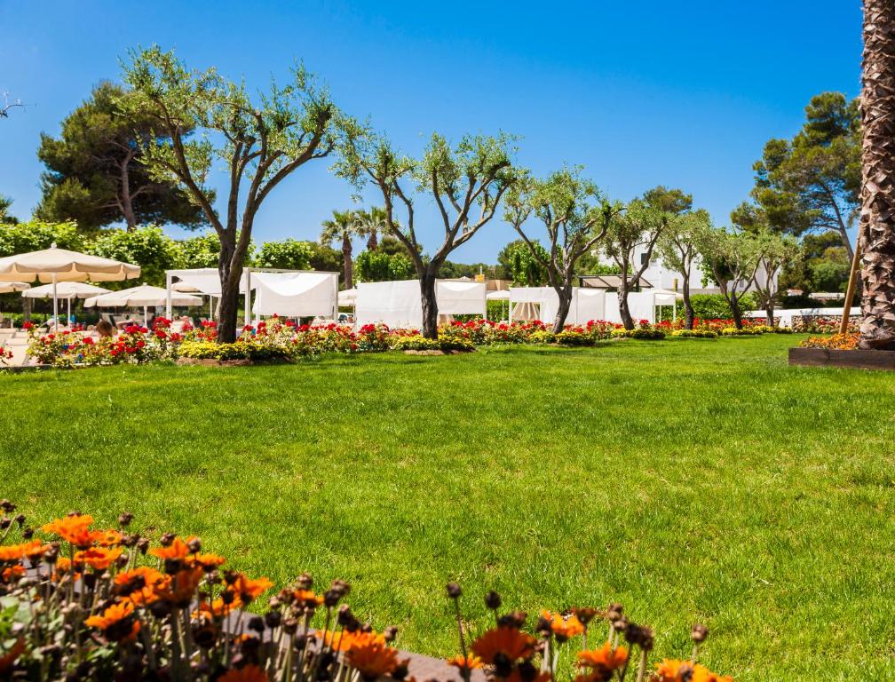 Globales Mediterrani — Attractions in the area in Cala Blanca, Balearic Islands