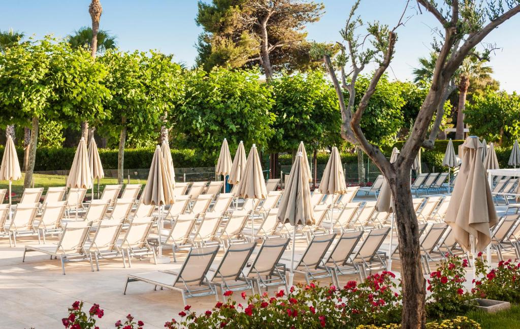 Globales Mediterrani — Swimming pool in Cala Blanca, Balearic Islands