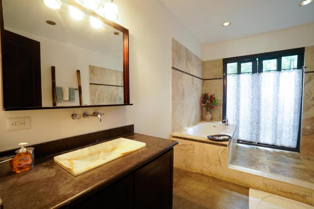 Makara Mono Suite / 2nd Floor photo
