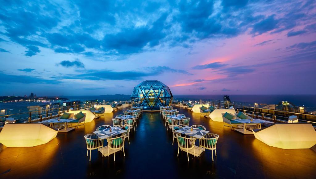 Hotel Dining