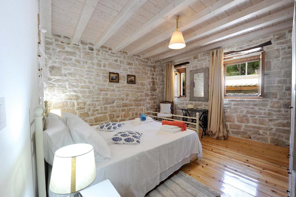 Leonora House by Paxos Retreats photo